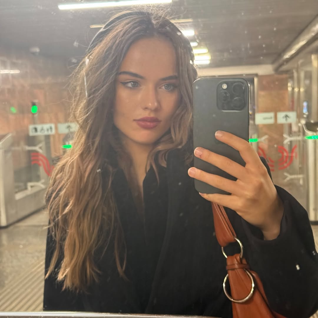 "C&ocirc; b&eacute; xinh nhất thế giới" sau 12 năm vẫn kiếm tiền tốt nhờ nhan sắc trời ban, chuyện học h&agrave;nh mới bất ngờ- Ảnh 8.