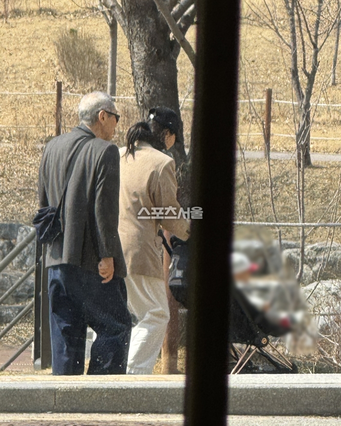 Bồ nh&iacute; k&eacute;m 22 tuổi sinh con cho chủ tịch U70, nay đứa trẻ lộ diện- Ảnh 2.