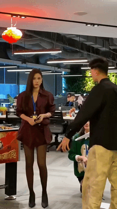 Nữ thần c&ocirc;ng sở hot nhất phim Việt giờ v&agrave;ng hiện tại: Mặc đẹp kh&ocirc;ng trượt ph&aacute;t n&agrave;o, biến phim trường th&agrave;nh s&agrave;n diễn thời trang- Ảnh 9.