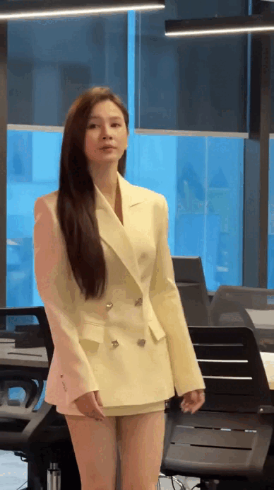 Nữ thần c&ocirc;ng sở hot nhất phim Việt giờ v&agrave;ng hiện tại: Mặc đẹp kh&ocirc;ng trượt ph&aacute;t n&agrave;o, biến phim trường th&agrave;nh s&agrave;n diễn thời trang- Ảnh 1.