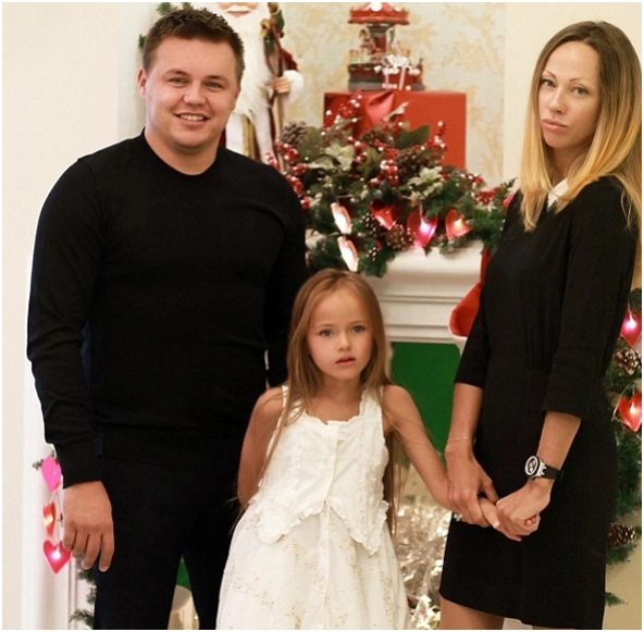 "C&ocirc; b&eacute; xinh nhất thế giới" sau 12 năm vẫn kiếm tiền tốt nhờ nhan sắc trời ban, chuyện học h&agrave;nh mới bất ngờ- Ảnh 4.