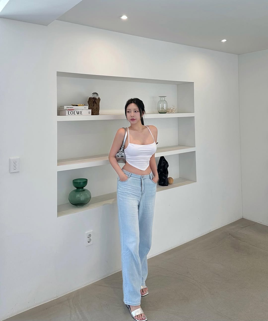 Kiều nữ showbiz từ chối 700 tỷ, tuy&ecirc;n bố 