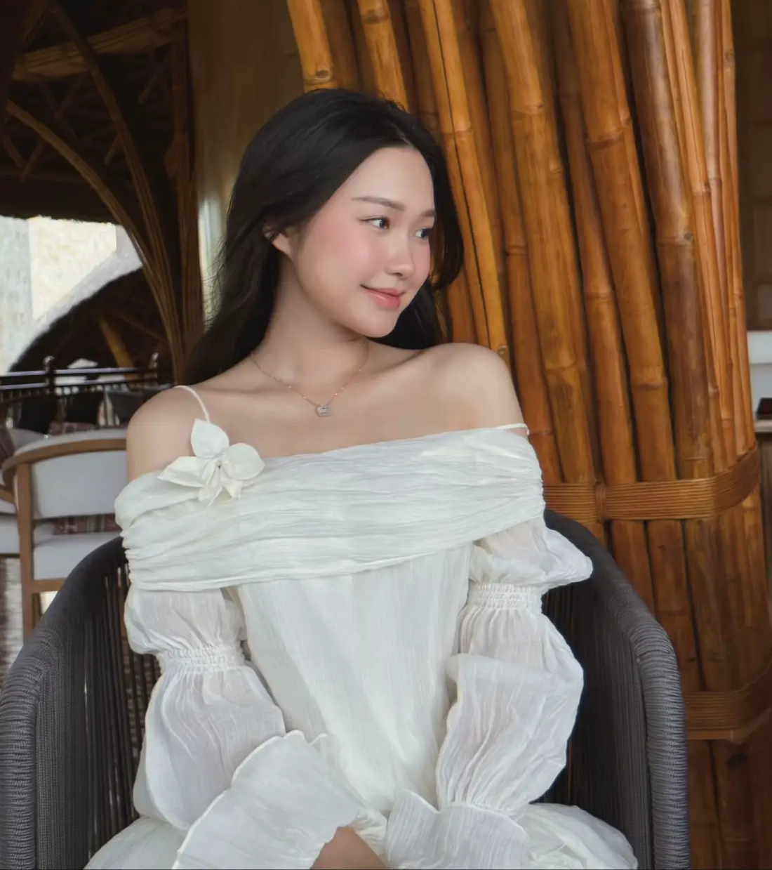 L&uacute;c thanh thuần khi sexy "bốc lửa", Do&atilde;n Hải My "diễn trọn 2 vai" b&ecirc;n Văn Hậu- Ảnh 1.