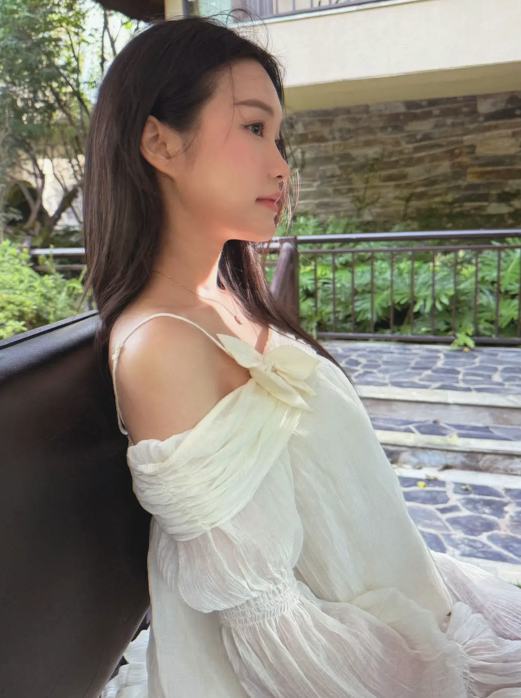 L&uacute;c thanh thuần khi sexy "bốc lửa", Do&atilde;n Hải My "diễn trọn 2 vai" b&ecirc;n Văn Hậu- Ảnh 2.