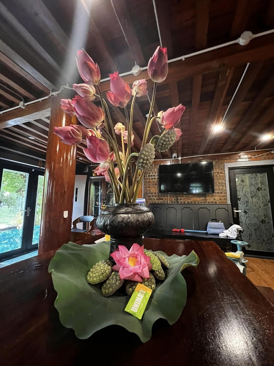 Cơ ngơi của NSND Xu&acirc;n Bắc: 4 mặt đều l&agrave; gỗ tự nhi&ecirc;n, rộng ng&agrave;n m&eacute;t vu&ocirc;ng chưa đi đ&atilde; thấy "lạc lối"- Ảnh 12.