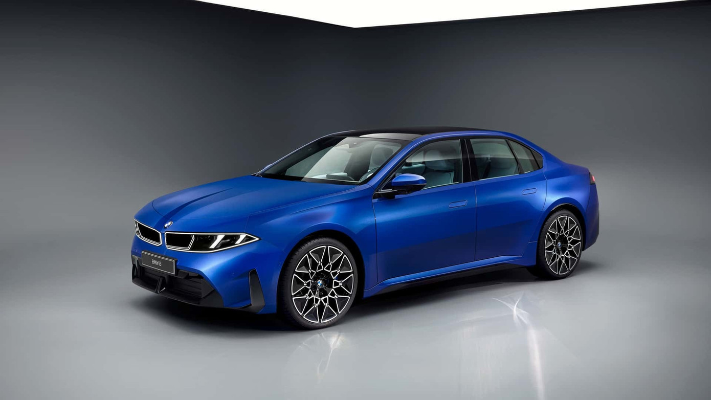 BMW tr&igrave;nh l&agrave;ng xe điện mới đi được 900 km/lần sạc- Ảnh 1.