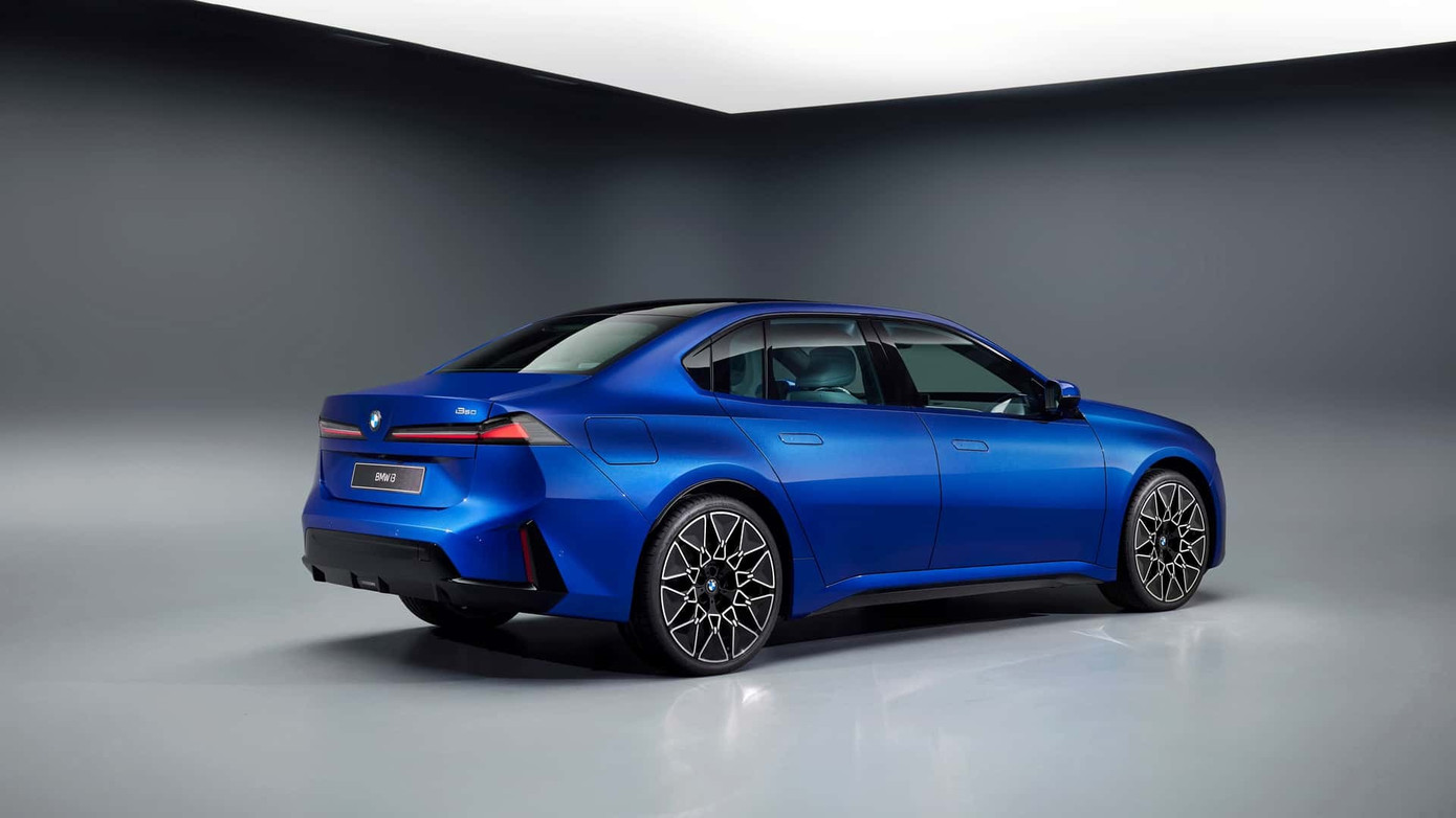 BMW tr&igrave;nh l&agrave;ng xe điện mới đi được 900 km/lần sạc- Ảnh 2.