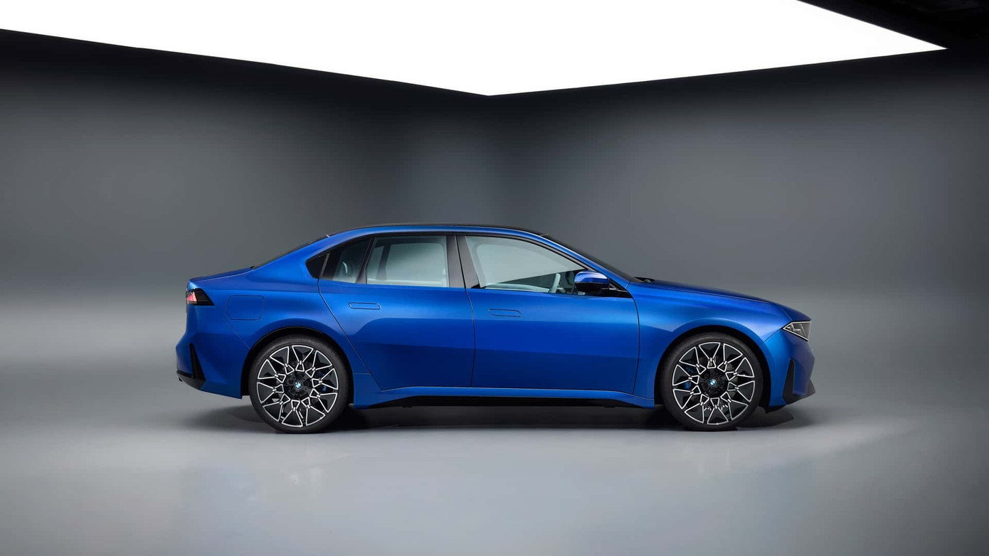 BMW tr&igrave;nh l&agrave;ng xe điện mới đi được 900 km/lần sạc- Ảnh 4.