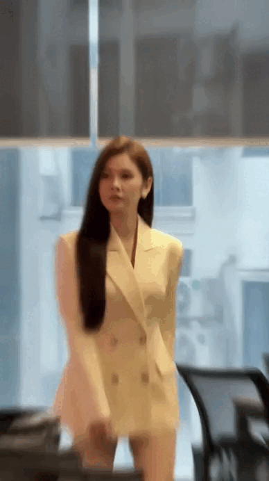 Nữ thần c&ocirc;ng sở hot nhất phim Việt giờ v&agrave;ng hiện tại: Mặc đẹp kh&ocirc;ng trượt ph&aacute;t n&agrave;o, biến phim trường th&agrave;nh s&agrave;n diễn thời trang- Ảnh 2.