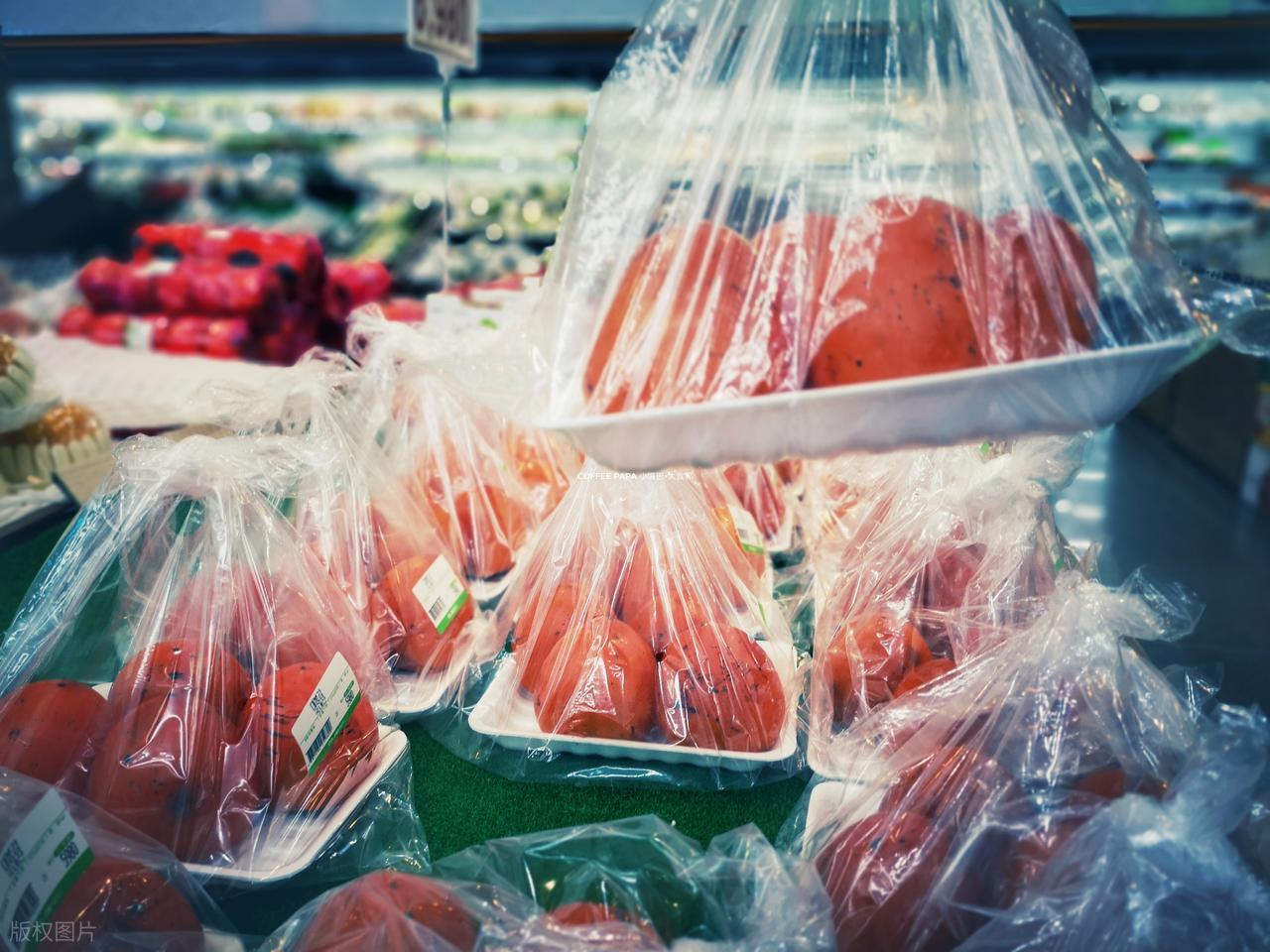 V&igrave; sao m&agrave;ng bọc thực phẩm c&oacute; thể giữ thực phẩm tươi ngon, trong khi t&uacute;i nilon lại dễ khiến thực phẩm bị hư hỏng?- Ảnh 4.