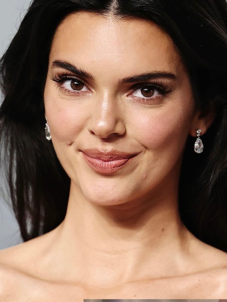 Ch&ugrave;m ảnh da thật đến mất l&ograve;ng của d&agrave;n sao Oscar 2026: Người nổi tiếng đang chuộng kiểu gi&agrave; đi một c&aacute;ch tự nhi&ecirc;n- Ảnh 5.