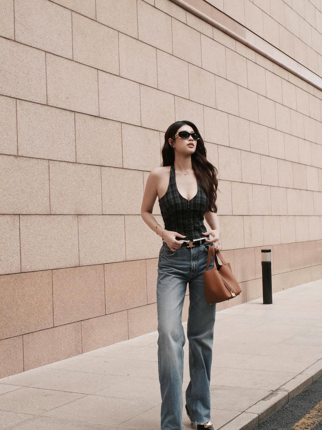 Hoa hậu Vbiz khoe mặt mộc thật đến từng lỗ ch&acirc;n l&ocirc;ng tr&ecirc;n phim: Ngo&agrave;i đời si&ecirc;u xinh si&ecirc;u sang, ăn mặc đẹp đỉnh- Ảnh 9.