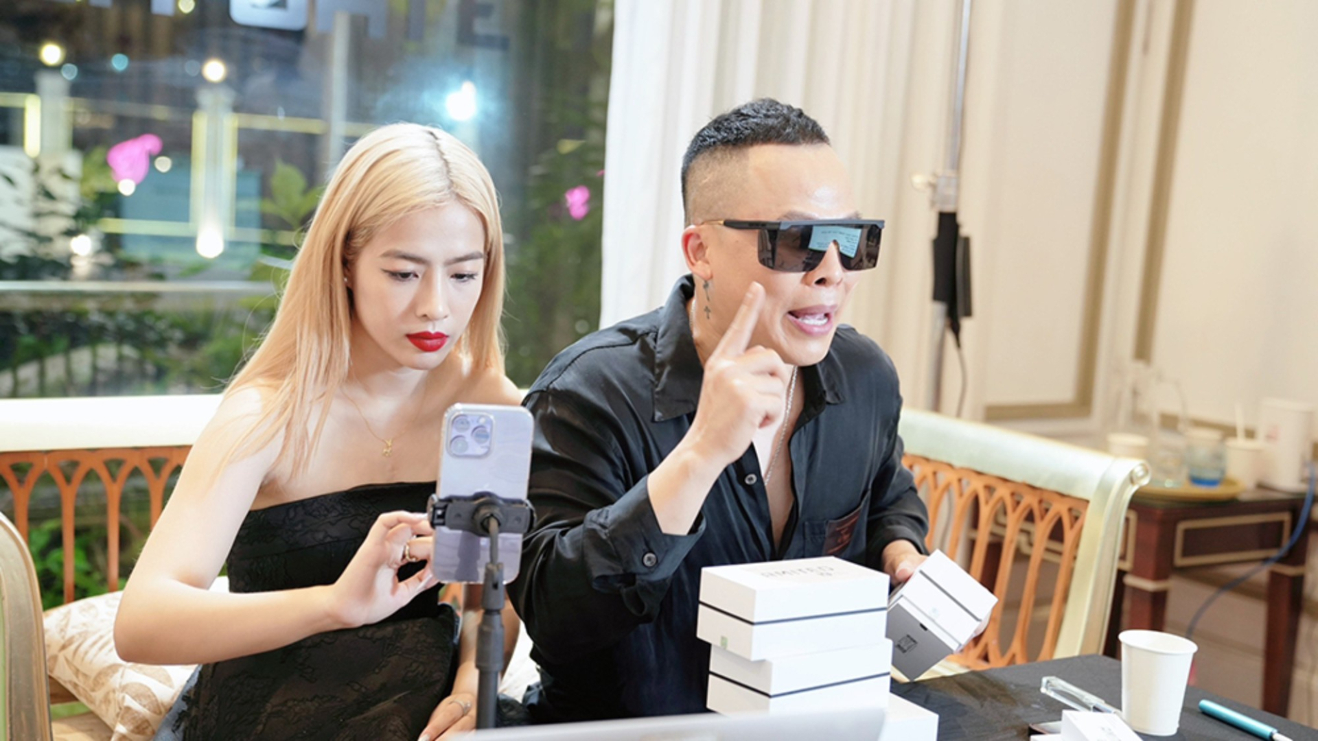 Hội bạn th&acirc;n 