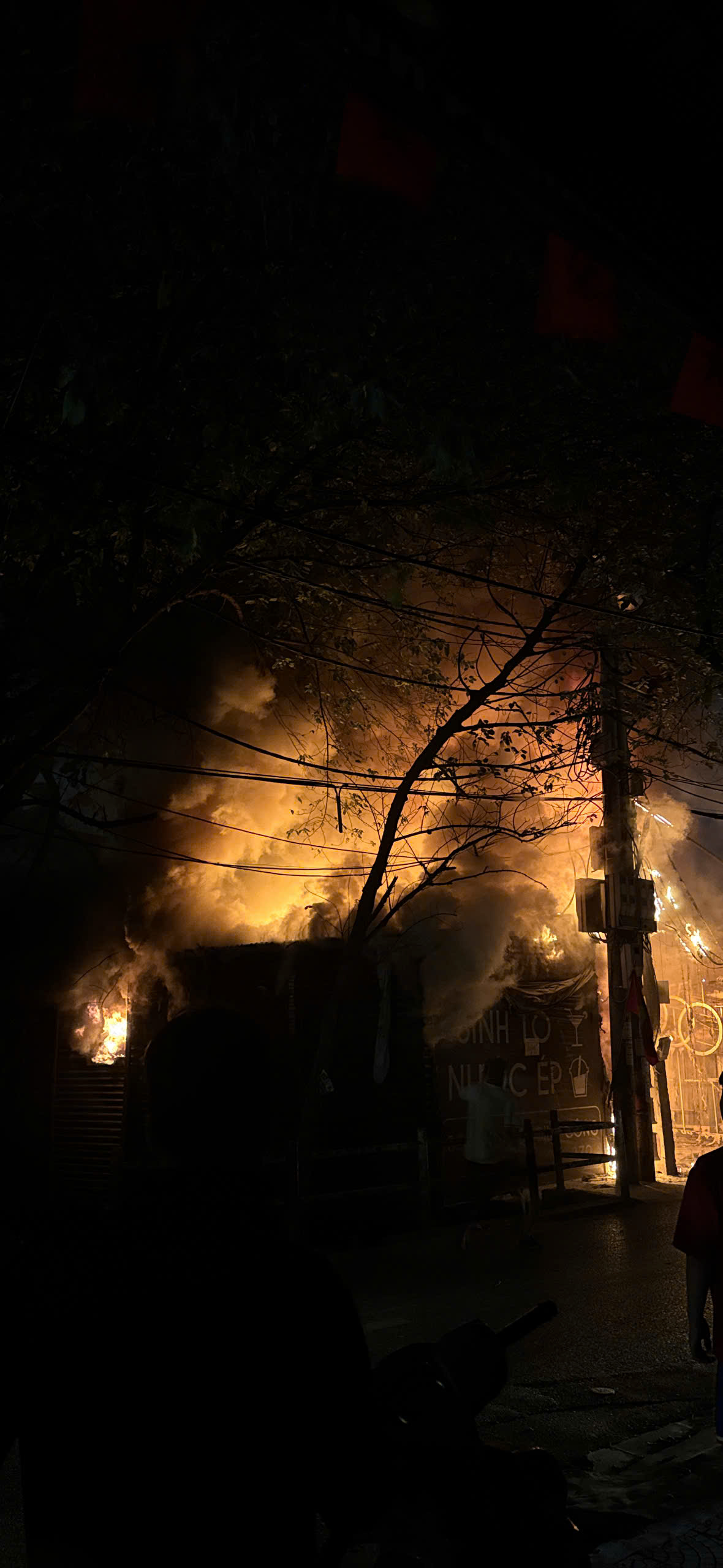 Ch&aacute;y nh&agrave; d&acirc;n tr&ecirc;n phố Định C&ocirc;ng Hạ (H&agrave; Nội)- Ảnh 2.