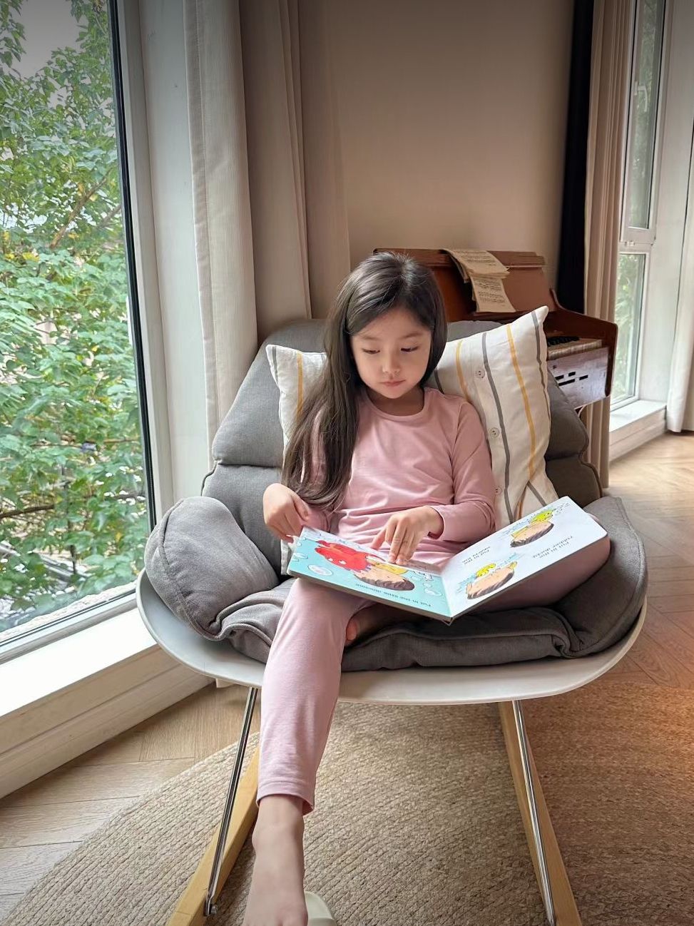 Đ&acirc;y ch&iacute;nh l&agrave; những kh&aacute;c nhau dễ thấy nhất giữa trẻ ngoan ngo&atilde;n tự nhi&ecirc;n v&agrave; trẻ hiểu chuyện do k&igrave;m n&eacute;n- Ảnh 1.