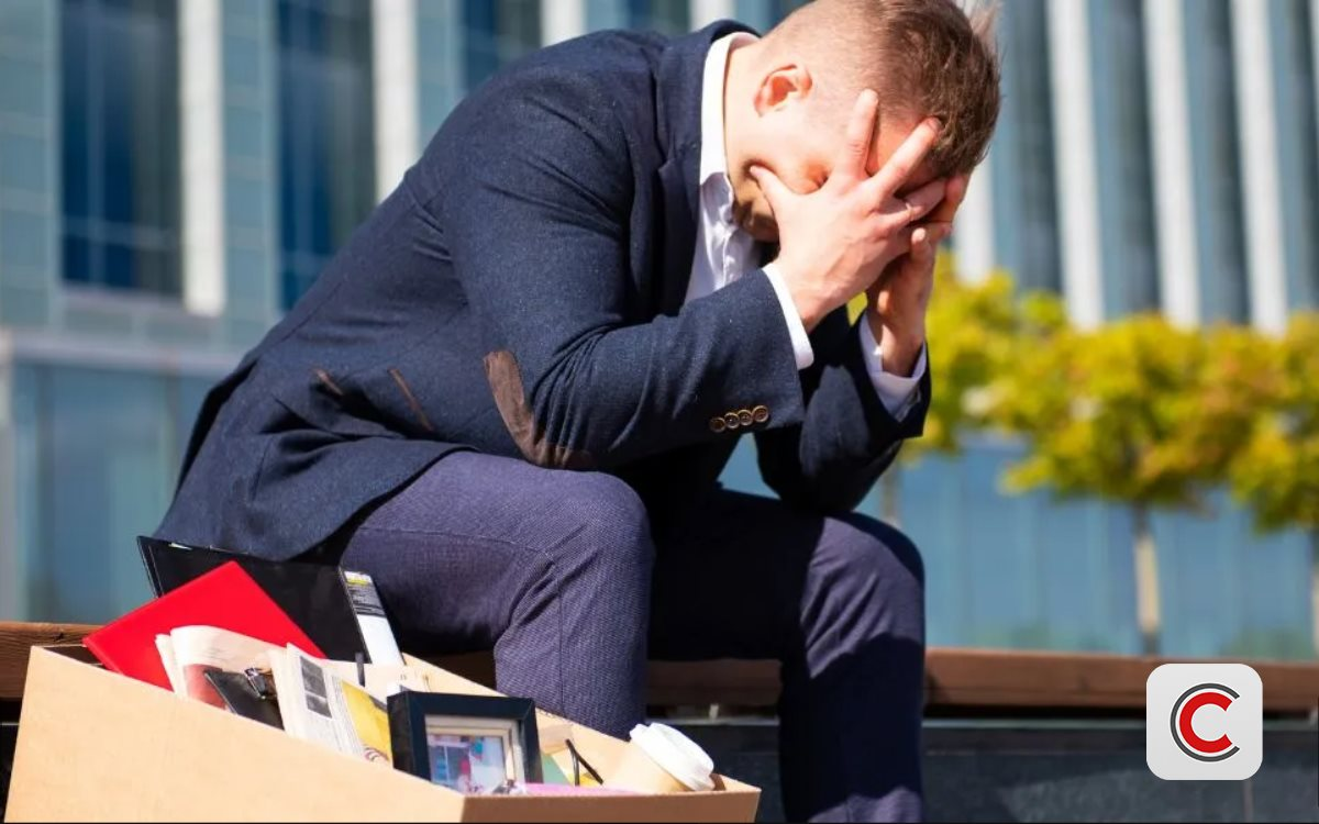 Nỗi lo sa thải h&agrave;ng loạt bao tr&ugrave;m Phố Wall- Ảnh 1.