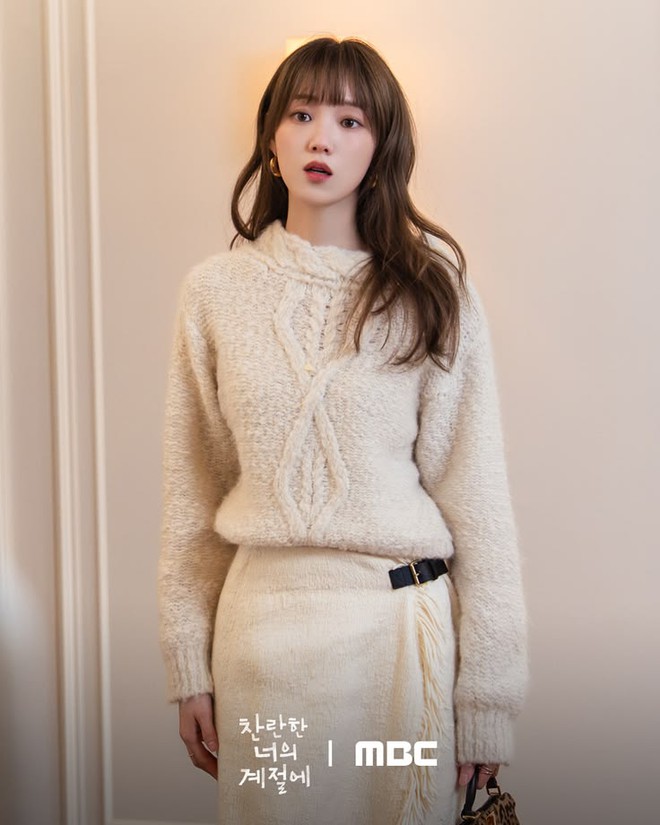 Nữ thần c&ocirc;ng sở 1m75 mặc đẹp nhất l&uacute;c n&agrave;y, xứng đ&aacute;ng "s&aacute;ch mẫu 2026" của d&acirc;n văn ph&ograve;ng- Ảnh 11.