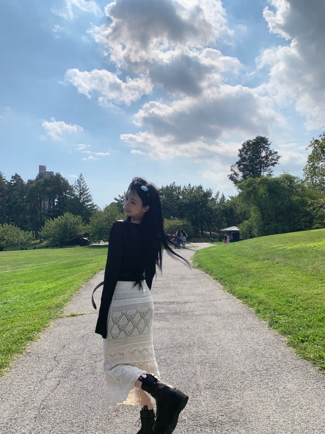 Kh&ocirc;ng tin mỹ nh&acirc;n n&agrave;y l&agrave; con người, v&igrave; vẻ đẹp v&ocirc; thực như AI: Đến style cũng đỉnh th&ocirc;i nh&eacute;- Ảnh 11.