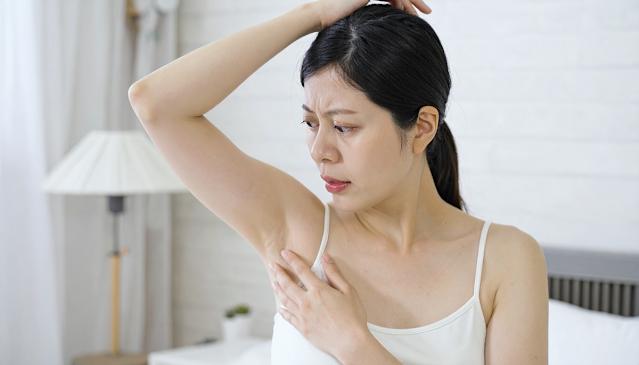 Kh&ocirc;ng phải l&agrave; t&ocirc;i kh&ocirc;ng tắm! Hơn 40 tuổi, t&ocirc;i sợ "m&ugrave;i của người gi&agrave;" v&agrave; l&agrave;m theo 3 c&aacute;ch để trở n&ecirc;n "thơm tho"- Ảnh 1.