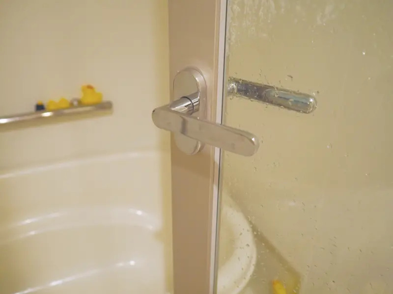 N&ecirc;n để cửa ph&ograve;ng tắm mở hay đ&oacute;ng? Lời cảnh b&aacute;o từ chuy&ecirc;n gia khiến nhiều người giật m&igrave;nh- Ảnh 1.