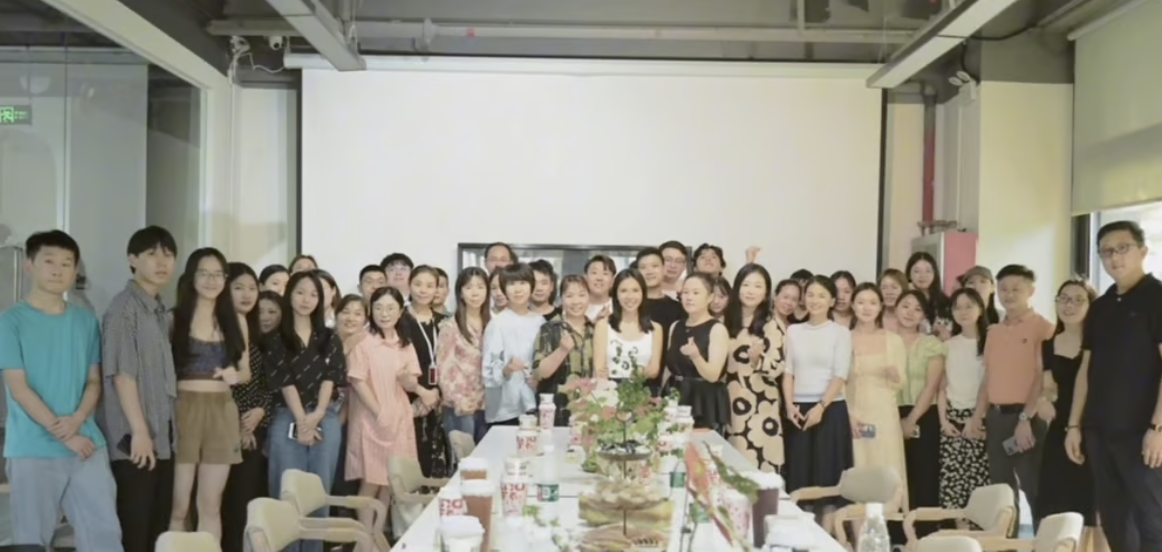 Từ đứa trẻ bị bỏ rơi tr&ecirc;n n&uacute;i đến b&agrave; chủ thương hiệu thời trang doanh thu hơn 900 tỷ đồng: Khẳng định chỉ cần cố gắng 1 ĐIỀU, số phận sẽ thay đổi- Ảnh 2.