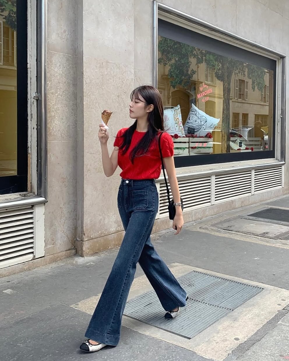 5 mẫu &aacute;o xu&acirc;n h&egrave; đẹp ho&agrave;n hảo khi phối c&ugrave;ng quần ống rộng- Ảnh 6.