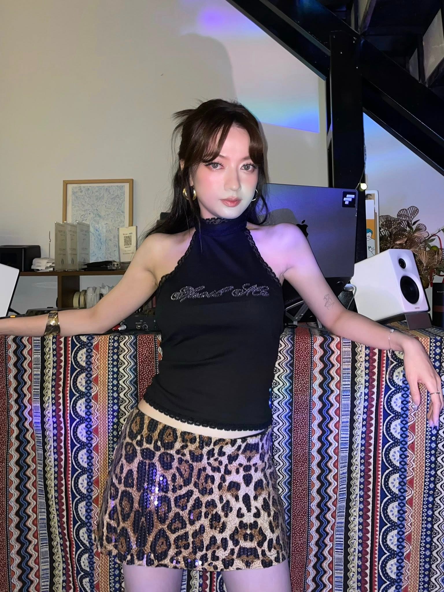 Mỹ nh&acirc;n Việt vừa được cầu h&ocirc;n: Nhan sắc "l&atilde;o h&oacute;a ngược", 32 tuổi m&agrave; như đ&ocirc;i mươi, style khiến g&aacute;i trẻ phải sao ch&eacute;p- Ảnh 13.