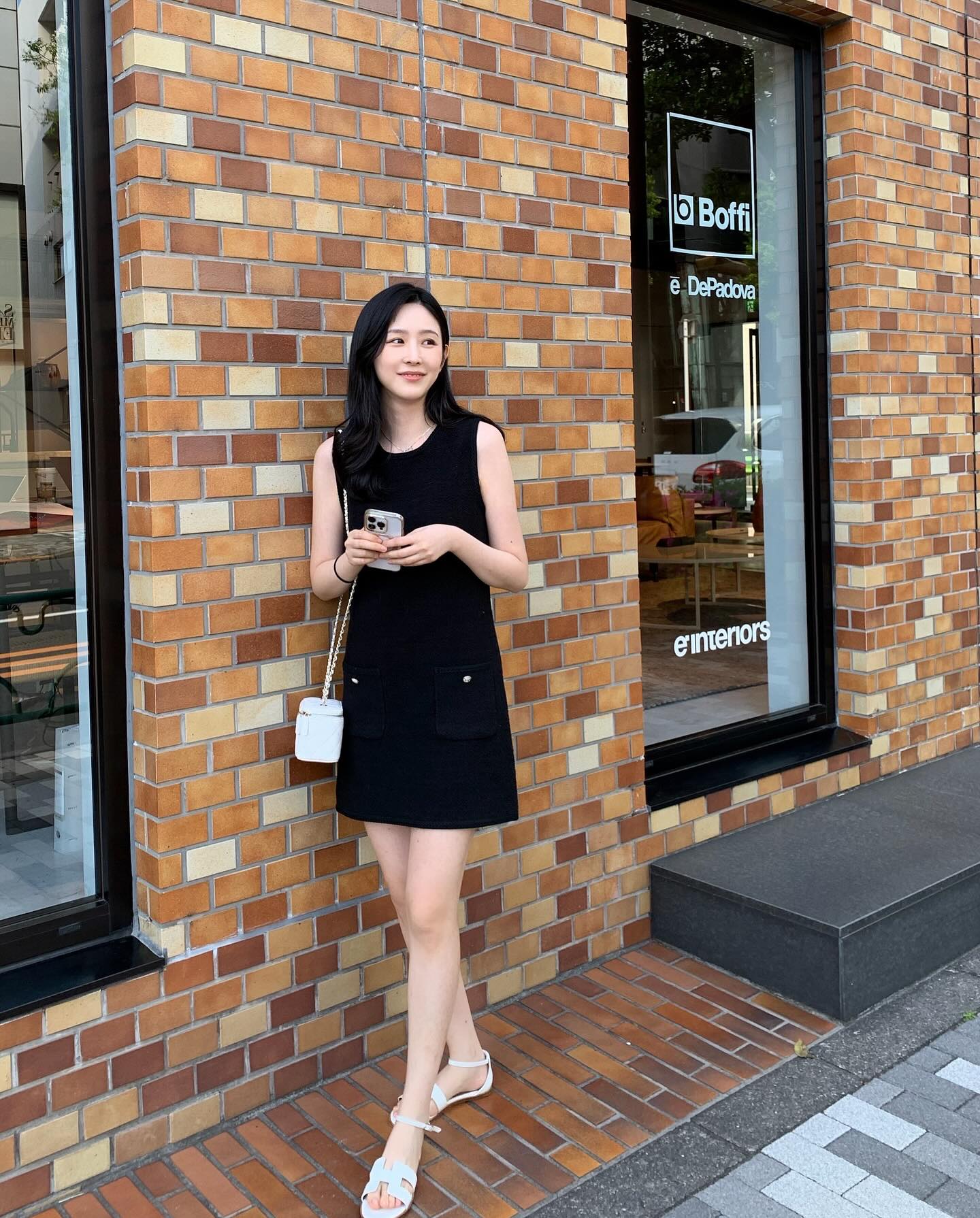 5 m&oacute;n thời trang mix với gi&agrave;y bệt gi&uacute;p t&ocirc;n d&aacute;ng tối ưu- Ảnh 4.