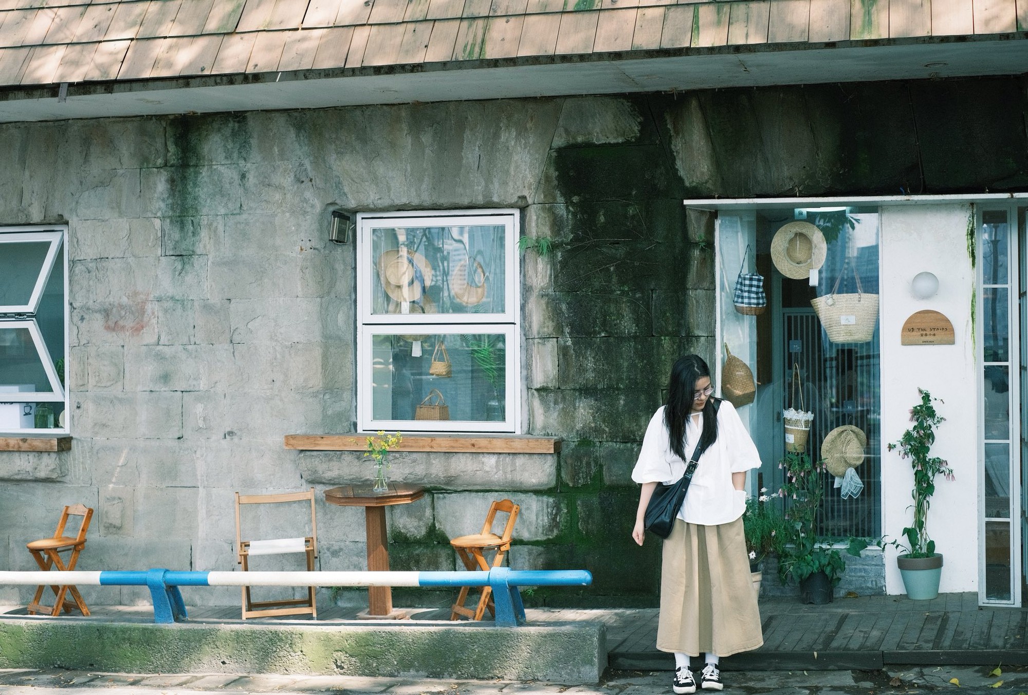 Analog travel: V&igrave; sao phụ nữ 30+ đang chọn "du lịch kh&ocirc;ng mạng" như một liều thuốc để phục hồi bản th&acirc;n?- Ảnh 3.