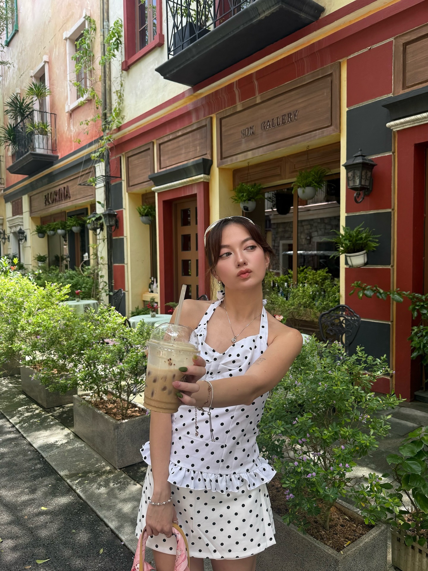 Mỹ nh&acirc;n Việt vừa được cầu h&ocirc;n: Nhan sắc "l&atilde;o h&oacute;a ngược", 32 tuổi m&agrave; như đ&ocirc;i mươi, style khiến g&aacute;i trẻ phải sao ch&eacute;p- Ảnh 10.