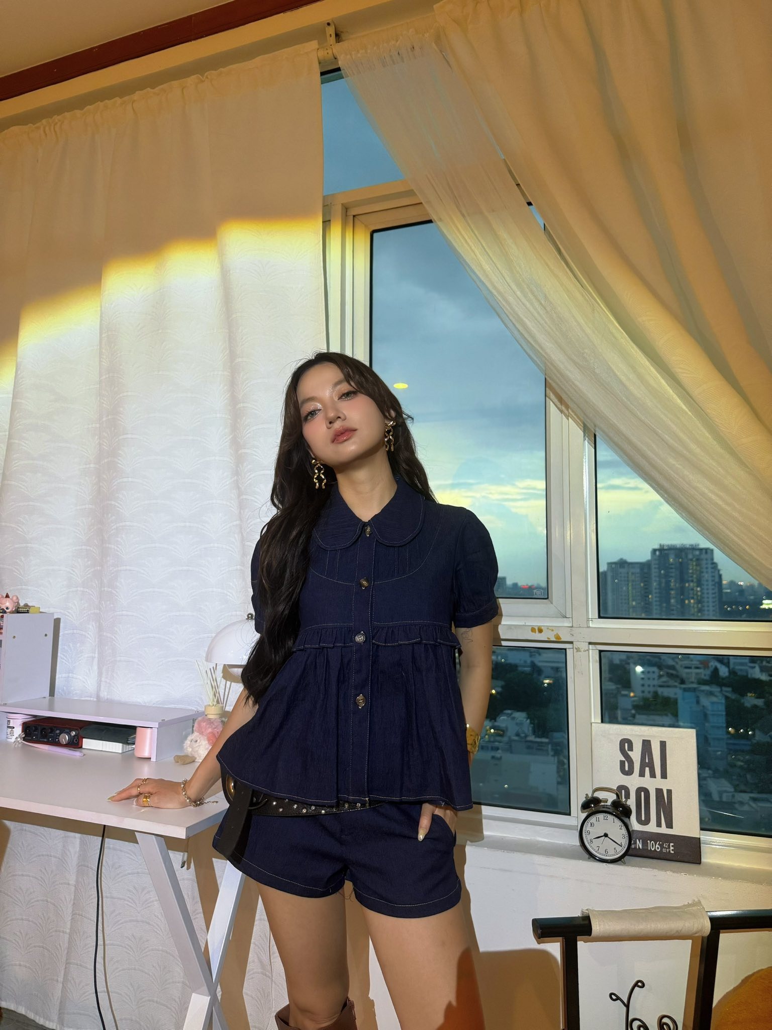 Mỹ nh&acirc;n Việt vừa được cầu h&ocirc;n: Nhan sắc "l&atilde;o h&oacute;a ngược", 32 tuổi m&agrave; như đ&ocirc;i mươi, style khiến g&aacute;i trẻ phải sao ch&eacute;p- Ảnh 6.