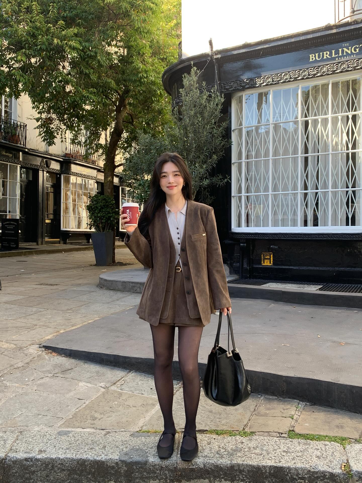 5 m&oacute;n thời trang mix với gi&agrave;y bệt gi&uacute;p t&ocirc;n d&aacute;ng tối ưu- Ảnh 3.