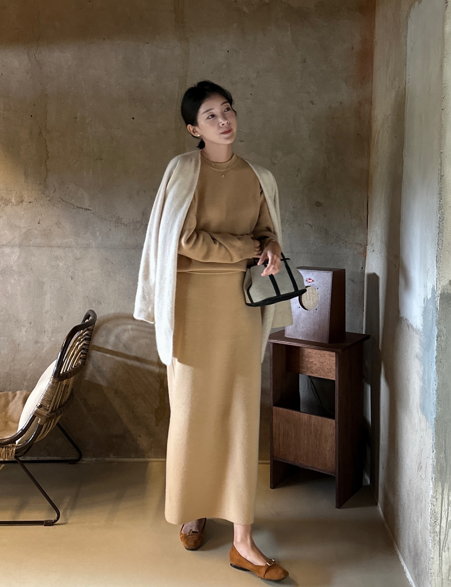 5 m&oacute;n thời trang mix với gi&agrave;y bệt gi&uacute;p t&ocirc;n d&aacute;ng tối ưu- Ảnh 2.