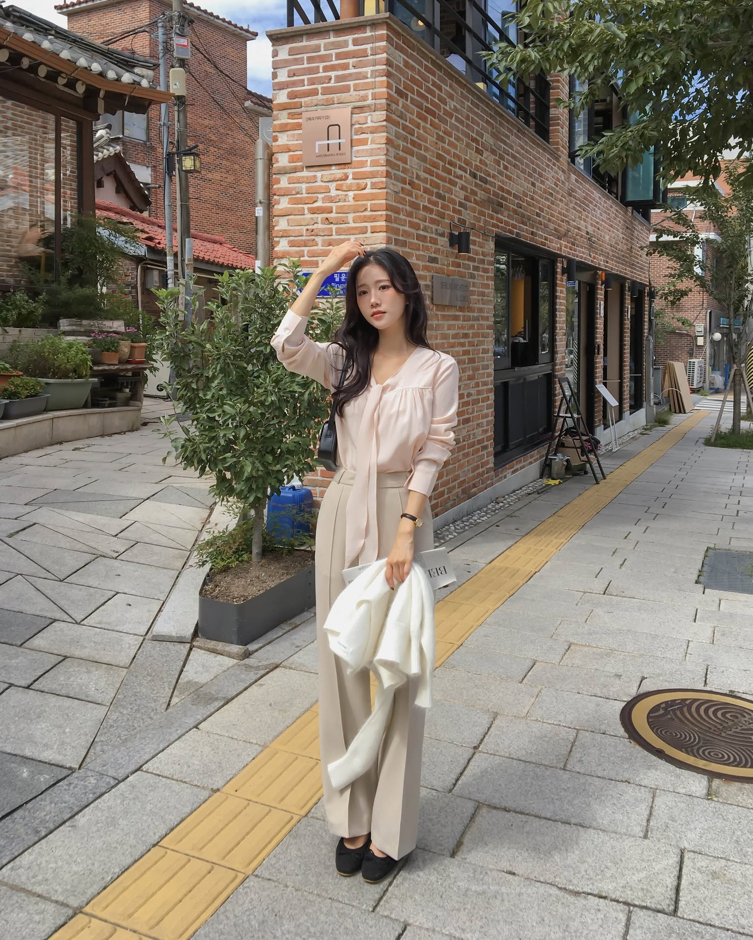 5 c&aacute;ch mặc đồ c&ocirc;ng sở gi&uacute;p chị em 