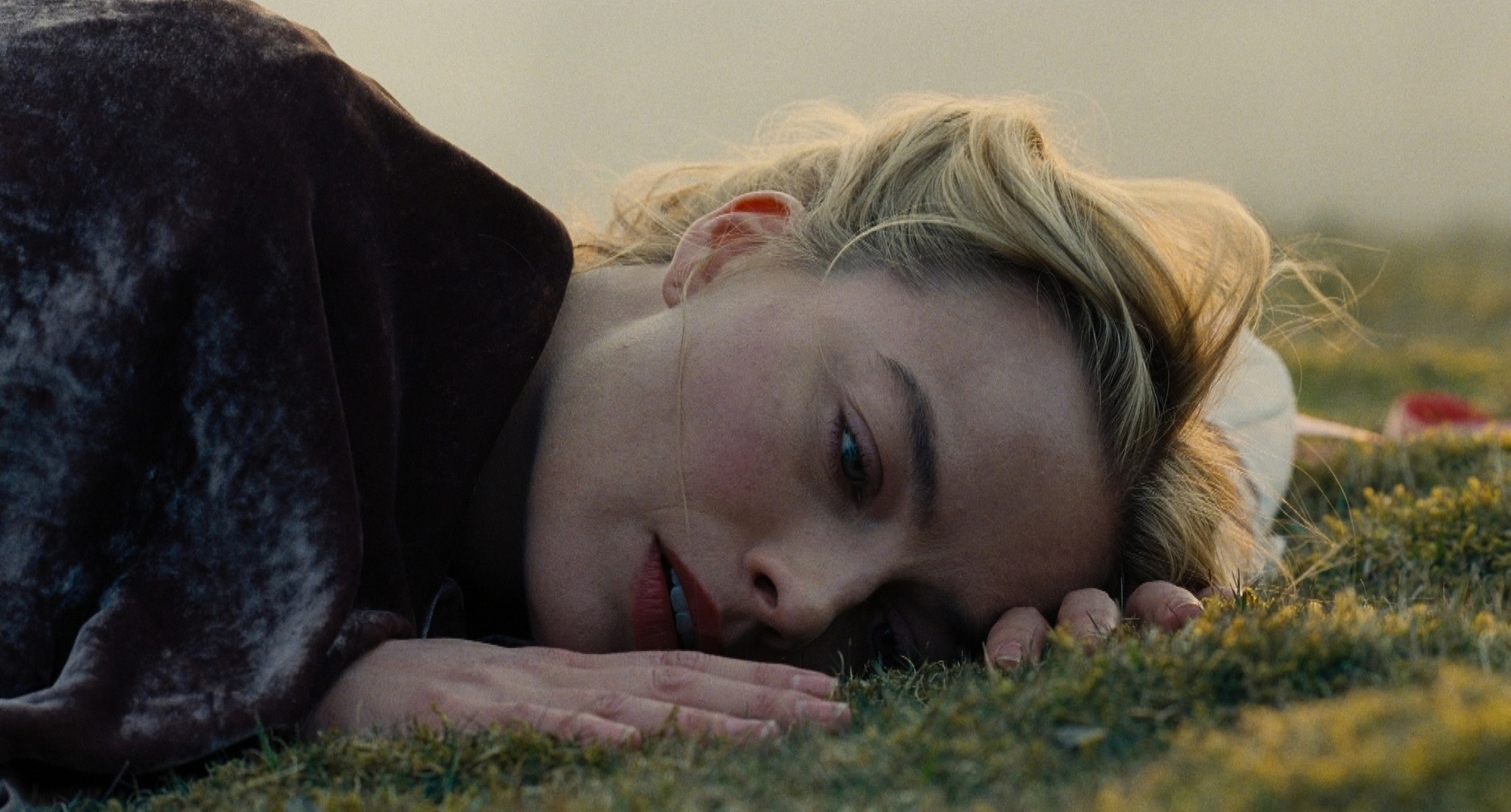 Đồi Gió Hú 2026: Phiên bản 18+ thừa táo bạo, thiếu chiều sâu- Ảnh 9. Đồi Gió Hú 2026: Phiên bản 18+ thừa táo bạo, thiếu chiều sâu- Ảnh 9.