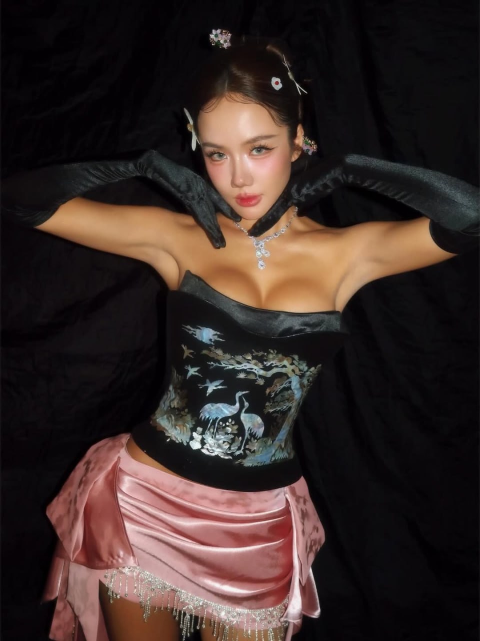 Phương Ly l&ecirc;nh đ&ecirc;nh giữa biển phơi body bốc lửa, ekip &ldquo;t&aacute; hoả&rdquo;- Ảnh 6.