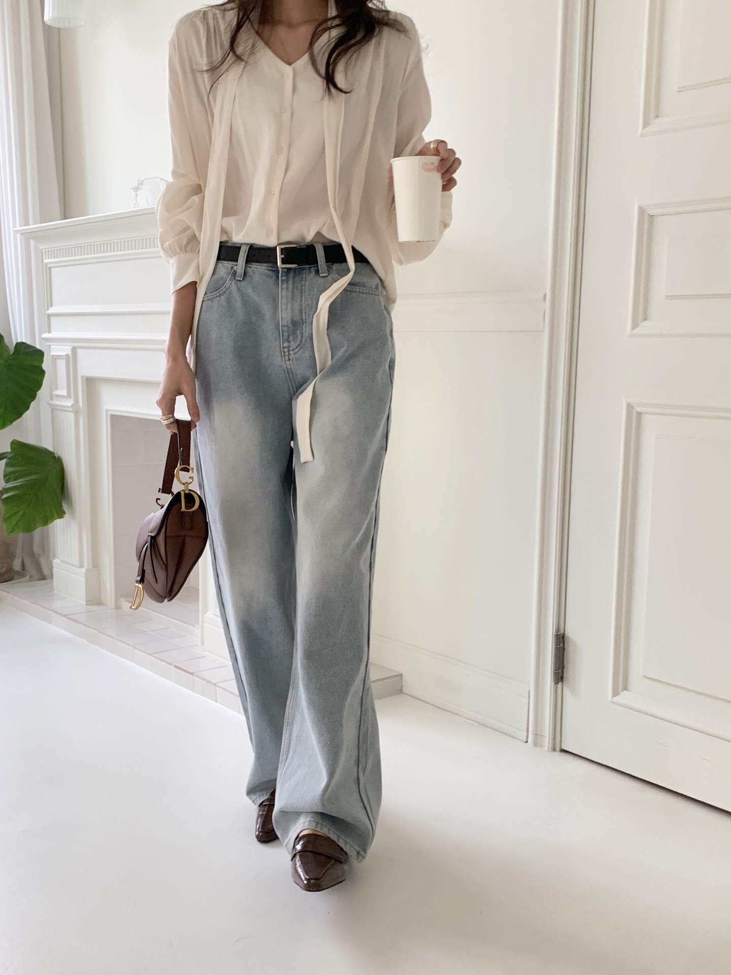 5 mẫu &aacute;o xu&acirc;n h&egrave; đẹp ho&agrave;n hảo khi phối c&ugrave;ng quần ống rộng- Ảnh 2.