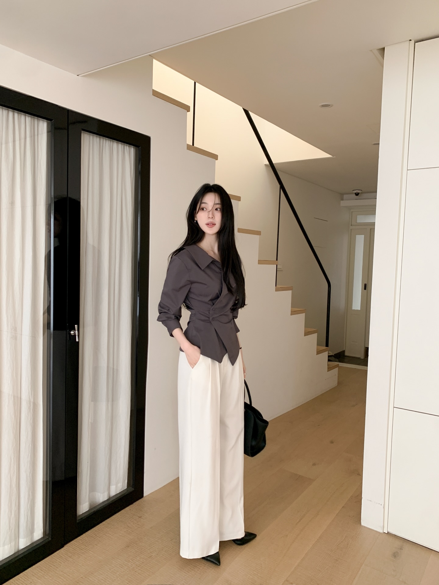 C&aacute;ch trở th&agrave;nh "ng&ocirc;i sao" thời trang c&ocirc;ng sở chỉ bằng những item quen thuộc- Ảnh 3.