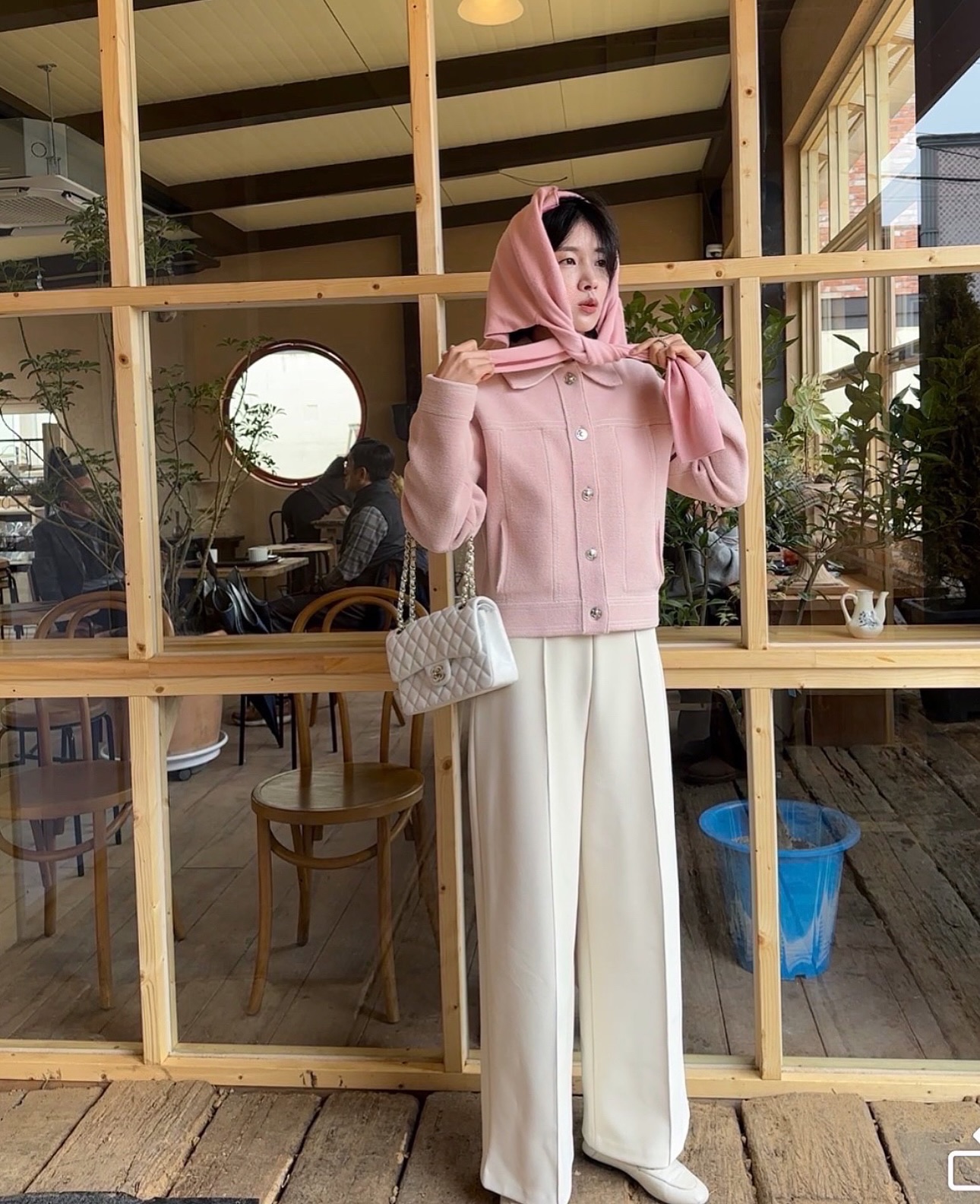 5 m&oacute;n thời trang mix với gi&agrave;y bệt gi&uacute;p t&ocirc;n d&aacute;ng tối ưu- Ảnh 5.