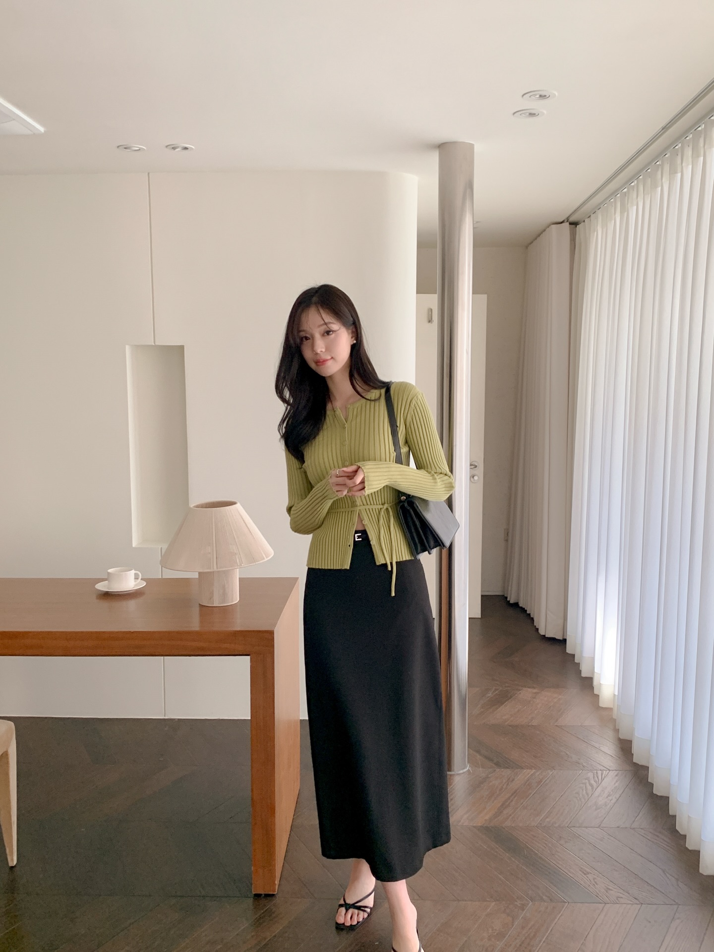 C&aacute;ch trở th&agrave;nh "ng&ocirc;i sao" thời trang c&ocirc;ng sở chỉ bằng những item quen thuộc- Ảnh 2.