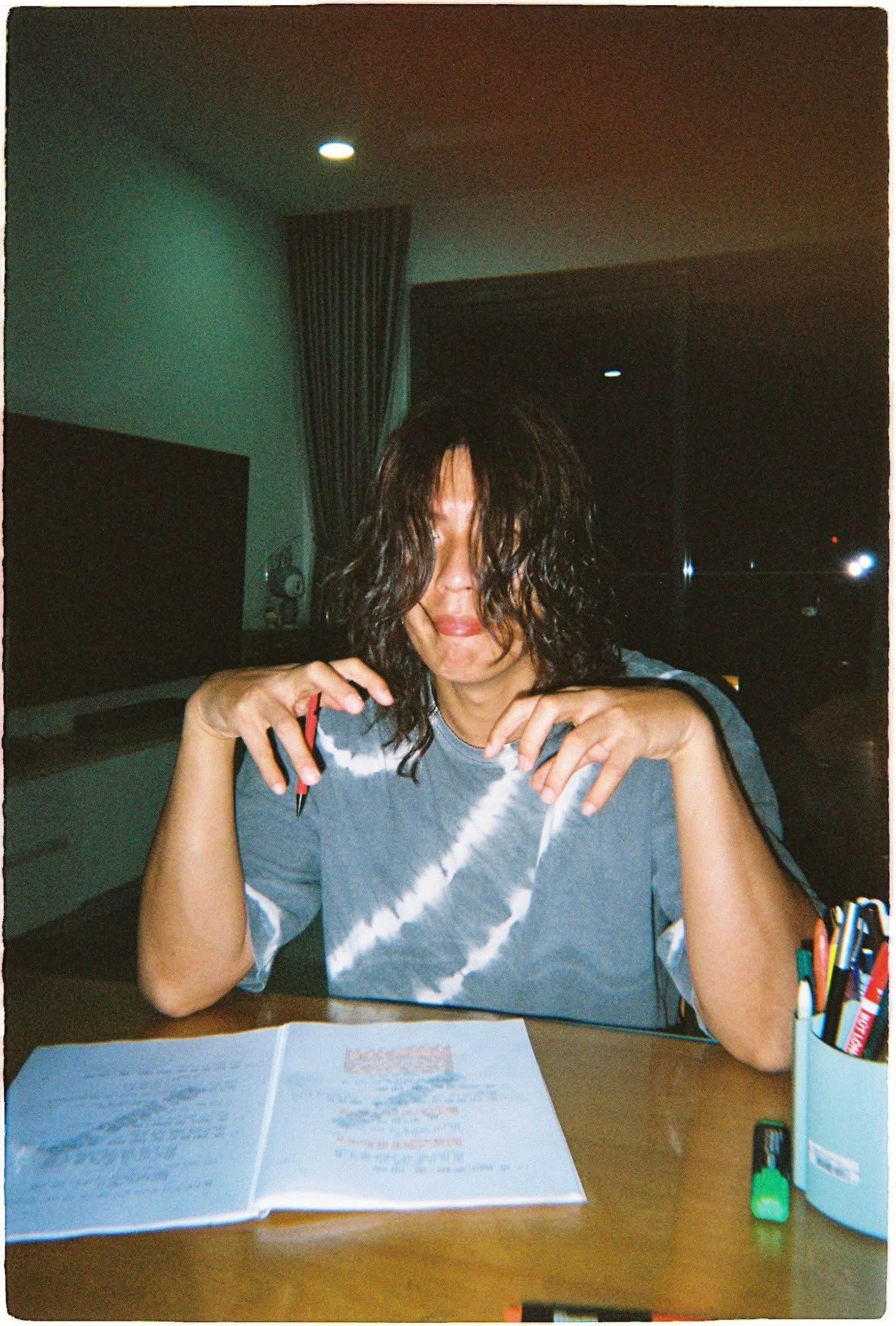 Nam diễn vi&ecirc;n Việt đẹp đến mức được v&iacute; như Hứa Quang H&aacute;n, nay kh&ocirc;ng kh&aacute;c g&igrave; người rừng- Ảnh 2.