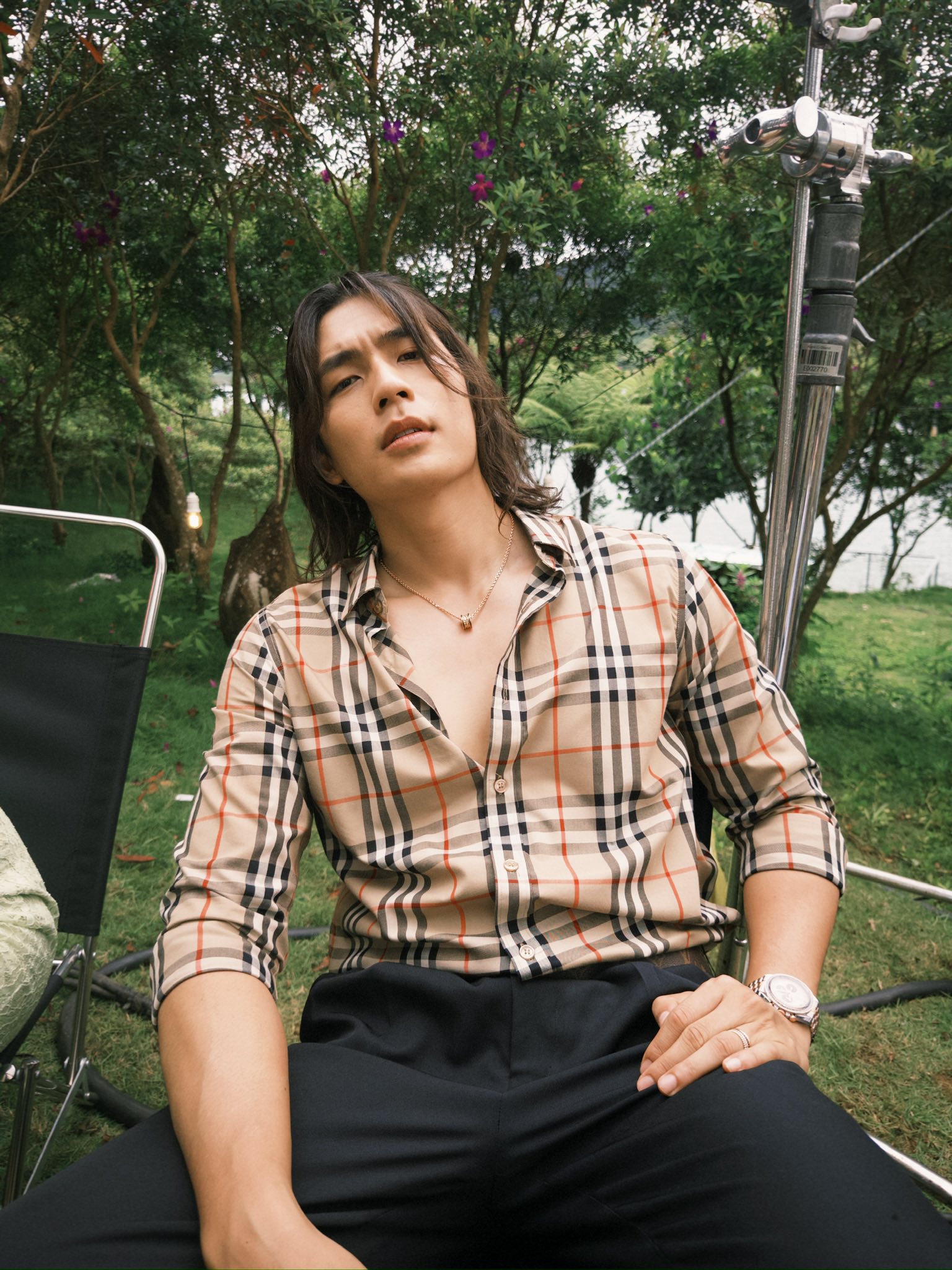 Nam diễn vi&ecirc;n Việt đẹp đến mức được v&iacute; như Hứa Quang H&aacute;n, nay kh&ocirc;ng kh&aacute;c g&igrave; người rừng- Ảnh 1.