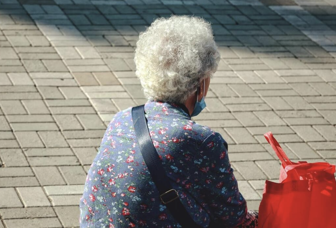 86 tuổi c&oacute; con trai sống trong biệt thự, người mẹ vẫn phải b&aacute;n nh&agrave; tự nu&ocirc;i th&acirc;n: Hối hận v&igrave; 1 điều đ&atilde; qu&aacute; dốc l&ograve;ng cho con- Ảnh 1.