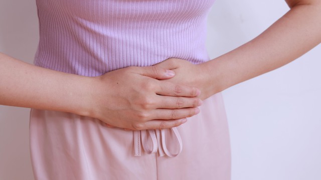 "V&ugrave;ng k&iacute;n" c&oacute; m&ugrave;i lạ v&agrave; kh&ocirc;, b&aacute;c sĩ tiết lộ "4 triệu chứng" c&oacute; thể l&agrave; teo &acirc;m đạo, phụ nữ m&atilde;n kinh c&agrave;ng kh&ocirc;ng được bỏ qua- Ảnh 3.