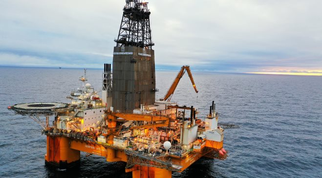 Khoan thẳng đứng 3.872m xuống đ&aacute;y biển, ph&aacute;t hiện một mỏ dầu khổng lồ d&agrave;y hơn 200m, trữ lượng l&ecirc;n đến 89 triệu th&ugrave;ng dầu- Ảnh 1.