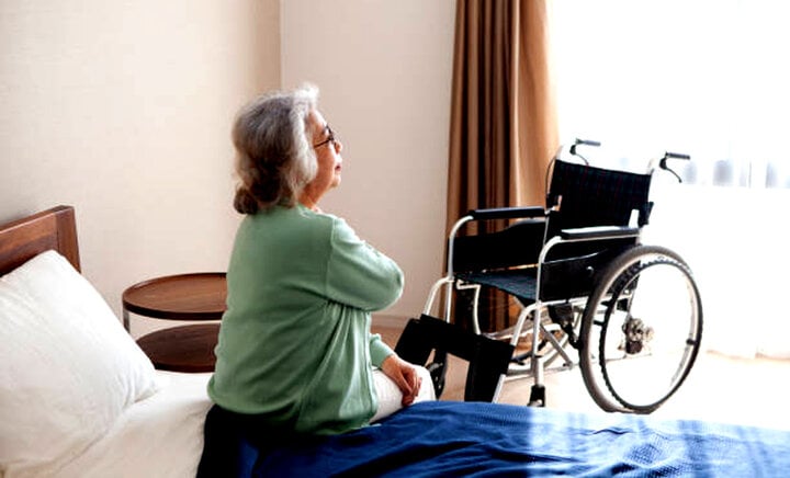 86 tuổi c&oacute; con trai sống trong biệt thự, người mẹ vẫn phải b&aacute;n nh&agrave; tự nu&ocirc;i th&acirc;n: Hối hận v&igrave; 1 điều đ&atilde; qu&aacute; dốc l&ograve;ng cho con- Ảnh 2.