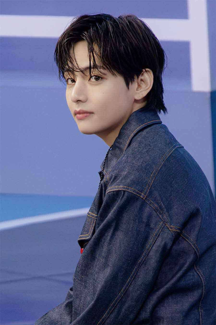 "Bắt gọn" V (BTS) bên cô gái lạ!- Ảnh 6. "Bắt gọn" V (BTS) bên cô gái lạ!- Ảnh 6.