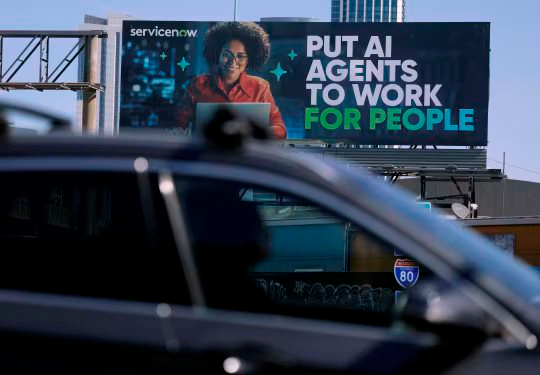 Nỗi lo sa thải h&agrave;ng loạt bao tr&ugrave;m Phố Wall- Ảnh 2.