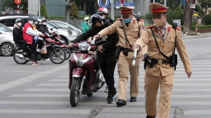 C&ocirc;ng an c&oacute; th&ocirc;ng b&aacute;o quan trọng tới tất cả người d&acirc;n tham gia giao th&ocirc;ng- Ảnh 1.