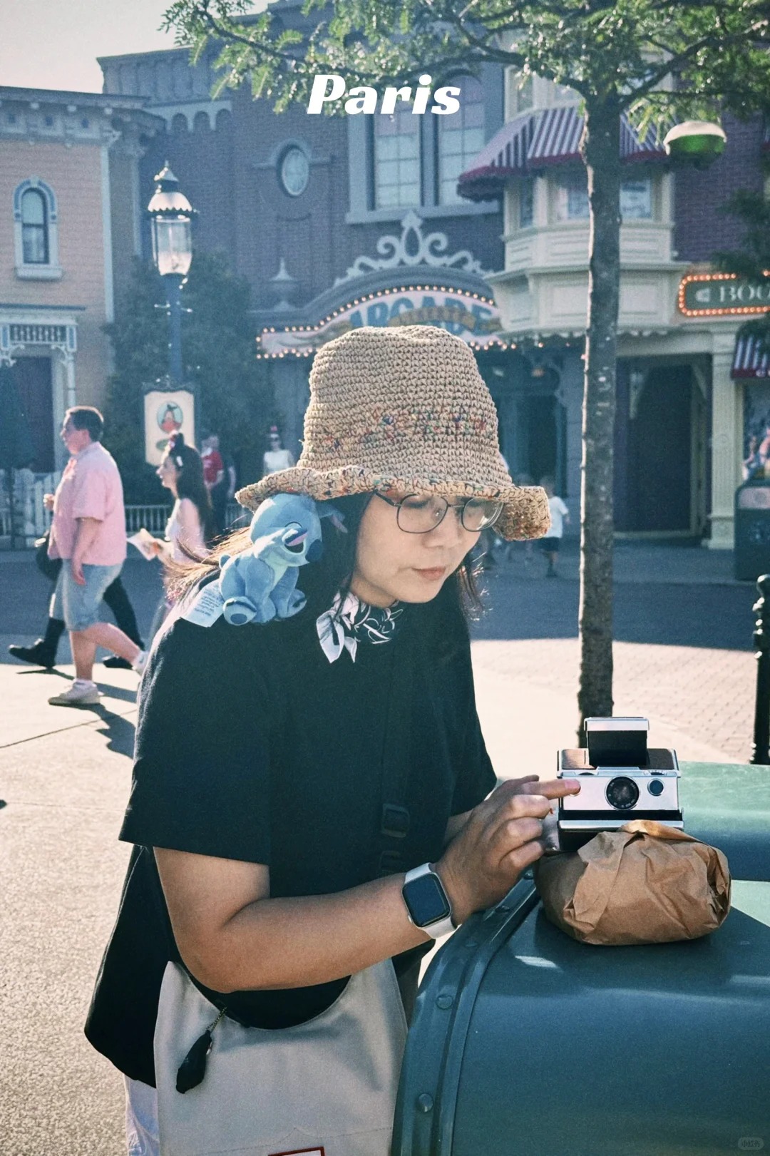 Gi&uacute;p việc sau Tết đi du lịch Ph&aacute;p, chụp ảnh gửi về cho chủ nh&agrave; đang tự cọ toilet- Ảnh 3.